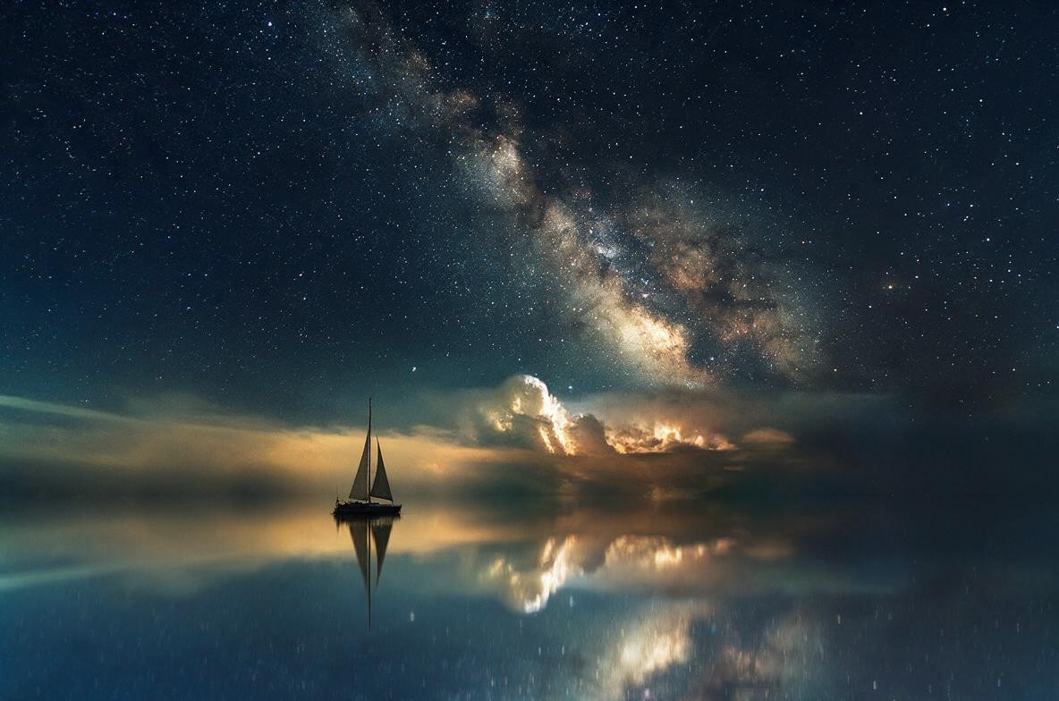 A Dramatic Cluster Of Storm Clouds Glows With Soft Golden, Creating A Stunning, Strong Visual Symmetry Deep Midnight Blue Porno IA